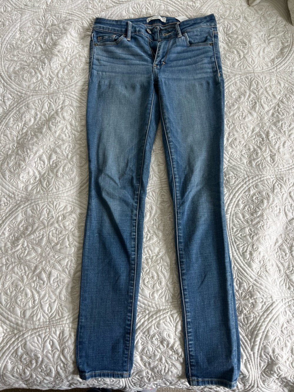Abercrombie & Fitch Women's Skinny Jeans in Medium Blue Wash